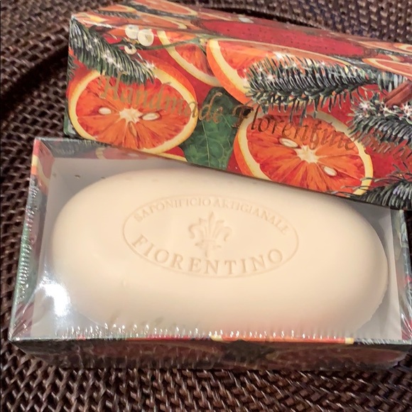 Handmade Italian Orange and Cinnamon soap bar - Picture 3 of 4